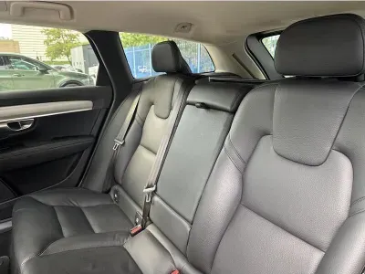 CZARNY KOMBI VOLVO V90 CROSS COUNTRY z 2023 r., DIESEL, skrzynia biegów AUTOMATYCZNA 197KM, zdjęcie 6 z 19