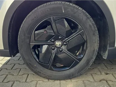 SZARY SUV MG MGS5 EV z 2025 r., ELEKTRYCZNY, skrzynia biegów AUTOMATYCZNA 125KM, zdjęcie 10 z 28