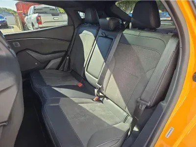POMARAŃCZOWY SUV FORD MUSTANG MACH-E z 2022 r., ELEKTRYCZNY, skrzynia biegów AUTOMATYCZNA 358KM, zdjęcie 7 z 29