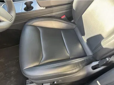 CZARNY SUV TESLA MODEL Y z 2023 r., ELEKTRYCZNY, skrzynia biegów AUTOMATYCZNA 534KM, zdjęcie 2 z 17