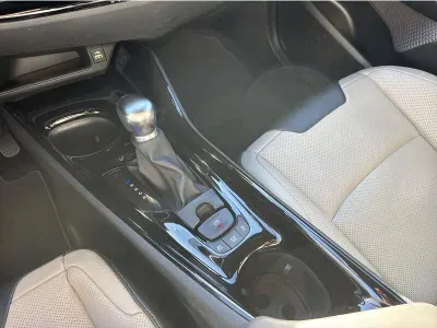 ZIELONY SUV TOYOTA C-HR z 2022 r., HYBRYDA/BENZYNA, skrzynia biegów AUTOMATYCZNA 122KM, zdjęcie 4 z 19