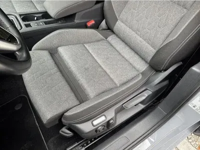SZARY KOMBI VOLKSWAGEN PASSAT z 2023 r., BENZYNA, skrzynia biegów AUTOMATYCZNA 150KM, zdjęcie 11 z 19