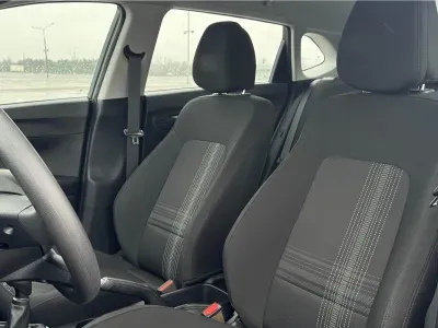 CZERWONY HATCHBACK HYUNDAI I20 z 2024 r., BENZYNA, skrzynia biegów MANUALNA 84KM, zdjęcie 6 z 8
