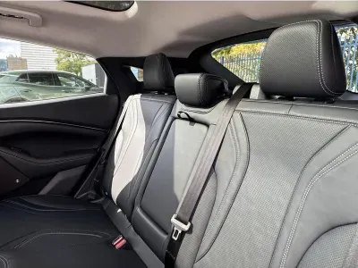 BIAŁY SUV FORD MUSTANG MACH E z 2022 r., ELEKTRYCZNY, skrzynia biegów AUTOMATYCZNA 269KM, zdjęcie 11 z 19