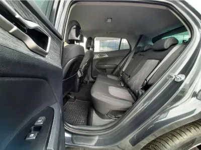 SZARY SUV KIA SPORTAGE z 2023 r., BENZYNA, skrzynia biegów MANUALNA 110KM, zdjęcie 5 z 25