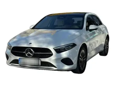 BIAŁY HATCHBACK MERCEDES CLASE A z 2023 r., HYBRYDA/BENZYNA, skrzynia biegów AUTOMATYCZNA 218KM, zdjęcie 2 z 19