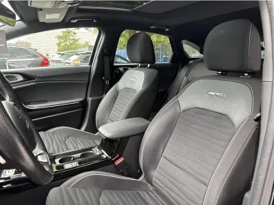 CZARNY KOMBI KIA PROCEED z 2023 r., BENZYNA, skrzynia biegów AUTOMATYCZNA 160KM, zdjęcie 12 z 19