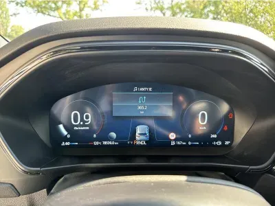 SREBRNY KOMBI FORD FOCUS z 2024 r., BENZYNA, skrzynia biegów AUTOMATYCZNA 155KM, zdjęcie 13 z 19