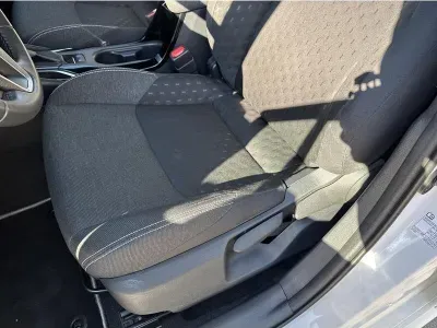 BIAŁY KOMBI TOYOTA COROLLA z 2023 r., HYBRYDA/BENZYNA, skrzynia biegów AUTOMATYCZNA 140KM, zdjęcie 9 z 19