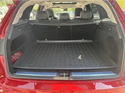 CZERWONY SUV MERCEDES CLASE GLC z 2022 r., DIESEL, skrzynia biegów AUTOMATYCZNA 245KM, zdjęcie 17 z 19