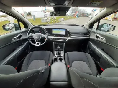 SZARY SUV KIA SPORTAGE z 2023 r., BENZYNA, skrzynia biegów MANUALNA 110KM, zdjęcie 10 z 25