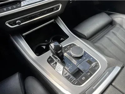 CZARNY SUV BMW X5 z 2022 r., HYBRYDA/BENZYNA, skrzynia biegów AUTOMATYCZNA 394KM, zdjęcie 3 z 19
