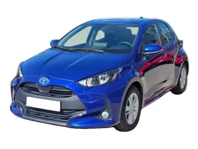 NIEBIESKI HATCHBACK TOYOTA YARIS z 2024 r., BENZYNA, skrzynia biegów MANUALNA 92KM, zdjęcie główne