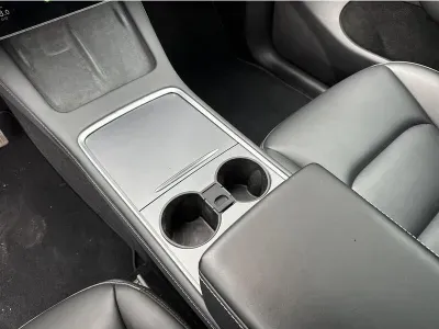 BIAŁY SUV TESLA MODEL Y z 2023 r., ELEKTRYCZNY, skrzynia biegów AUTOMATYCZNA 347KM, zdjęcie 9 z 19