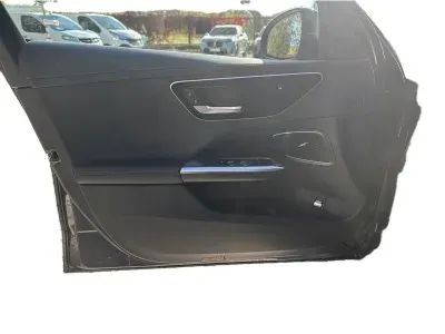 SZARY SEDAN MERCEDES C -KLASSE LIM z 2024 r., BENZYNA, skrzynia biegów AUTOMATYCZNA 193KM, zdjęcie 13 z 19