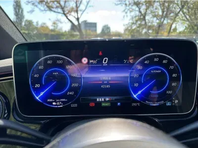 CZARNY SEDAN MERCEDES CLASSE EQE z 2023 r., ELEKTRYCZNY, skrzynia biegów AUTOMATYCZNA 245KM, zdjęcie 17 z 19