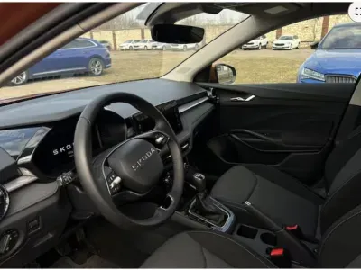POMARAŃCZOWY HATCHBACK SKODA FABIA z 2025 r., BENZYNA, skrzynia biegów MANUALNA 116KM, zdjęcie 11 z 16