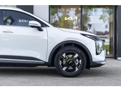 BIAŁY SUV KIA SPORTAGE z 2026 r., BENZYNA, skrzynia biegów MANUALNA 150KM, zdjęcie 3 z 18
