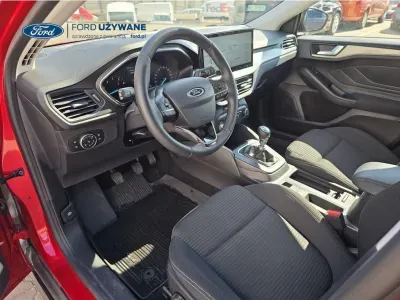 CZERWONY HATCHBACK FORD FOCUS z 2023 r., BENZYNA, skrzynia biegów MANUALNA 92KM, zdjęcie 22 z 27