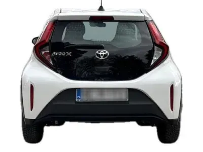 BIAŁY SUV TOYOTA AYGO X z 2022 r., BENZYNA, skrzynia biegów AUTOMATYCZNA 72KM, zdjęcie 6 z 19