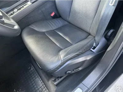 CZARNY SUV VOLVO XC60 z 2022 r., BENZYNA, skrzynia biegów AUTOMATYCZNA 197KM, zdjęcie 13 z 19