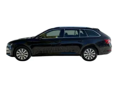 CZARNY KOMBI SKODA SUPERB z 2022 r., BENZYNA, skrzynia biegów AUTOMATYCZNA 190KM, zdjęcie 11 z 19