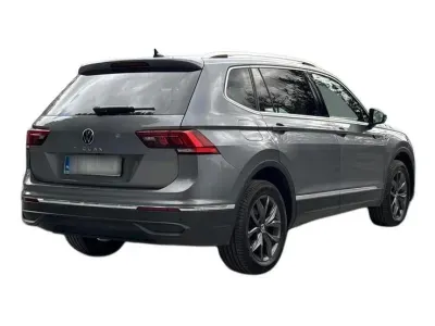 SZARY SUV VOLKSWAGEN TIGUAN ALLSPACE z 2022 r., BENZYNA, skrzynia biegów AUTOMATYCZNA 150KM, zdjęcie 2 z 19
