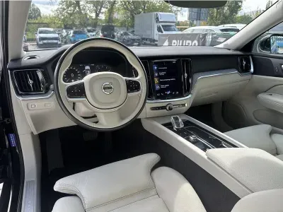 CZARNY SEDAN VOLVO S60 z 2022 r., BENZYNA, skrzynia biegów AUTOMATYCZNA 197KM, zdjęcie 6 z 17