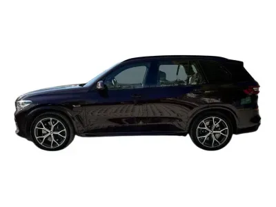 CZERWONY SUV BMW X5 z 2022 r., HYBRYDA/BENZYNA, skrzynia biegów AUTOMATYCZNA 394KM, zdjęcie 10 z 18