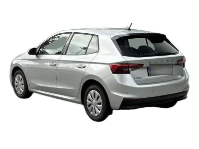 SREBRNY HATCHBACK SKODA FABIA z 2024 r., BENZYNA, skrzynia biegów MANUALNA 116KM, zdjęcie 4 z 5