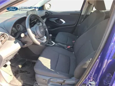 NIEBIESKI HATCHBACK TOYOTA YARIS z 2024 r., BENZYNA, skrzynia biegów MANUALNA 92KM, zdjęcie 8 z 28