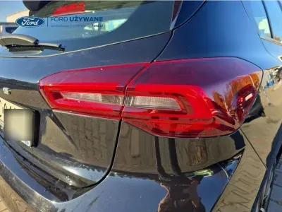 CZARNY HATCHBACK FORD FOCUS z 2023 r., BENZYNA, skrzynia biegów MANUALNA 92KM, zdjęcie 10 z 29