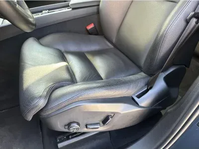 NIEBIESKI SUV VOLVO XC60 z 2022 r., DIESEL, skrzynia biegów AUTOMATYCZNA 197KM, zdjęcie 18 z 19