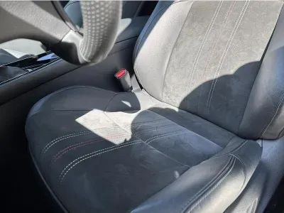 BIAŁY SUV TOYOTA C-HR z 2022 r., HYBRYDA/BENZYNA, skrzynia biegów AUTOMATYCZNA 122KM, zdjęcie 11 z 19