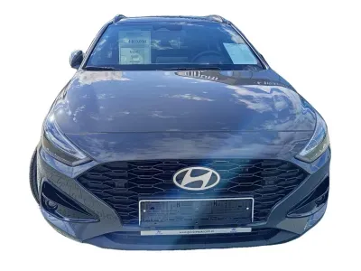 SZARY KOMBI HYUNDAI I30 z 2025 r., BENZYNA, skrzynia biegów AUTOMATYCZNA 140KM, zdjęcie 2 z 8