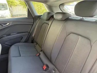 SZARY SUV AUDI Q4-E-TRON z 2023 r., ELEKTRYCZNY, skrzynia biegów AUTOMATYCZNA 204KM, zdjęcie 4 z 19