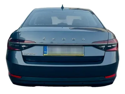 SZARY SEDAN SKODA SUPERB III z 2021 r., BENZYNA, skrzynia biegów AUTOMATYCZNA 150KM, zdjęcie 14 z 15