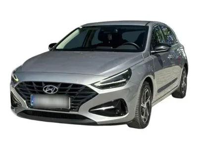 SREBRNY HATCHBACK HYUNDAI I30 z 2023 r., BENZYNA, skrzynia biegów AUTOMATYCZNA 120KM, zdjęcie 8 z 19