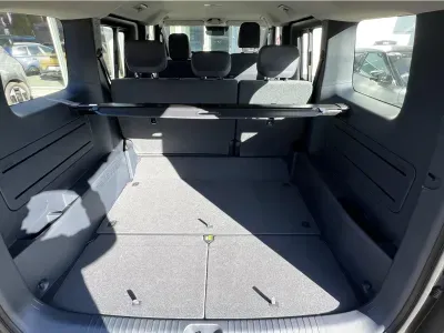 SZARY VAN KIA PV5 z 2025 r., ELEKTRYCZNY, skrzynia biegów AUTOMATYCZNA 163KM, zdjęcie 14 z 19