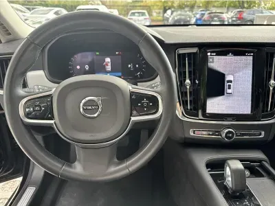 CZARNY KOMBI VOLVO V90 CROSS COUNTRY z 2023 r., DIESEL, skrzynia biegów AUTOMATYCZNA 197KM, zdjęcie 14 z 19