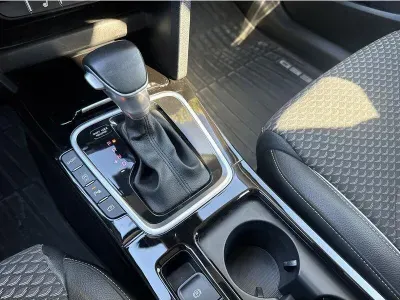 CZERWONY HATCHBACK KIA CEED z 2024 r., BENZYNA, skrzynia biegów AUTOMATYCZNA 140KM, zdjęcie 4 z 19