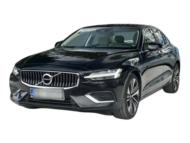 CZARNY SEDAN VOLVO S60 z 2022 r., BENZYNA, skrzynia biegów AUTOMATYCZNA 197KM, zdjęcie główne