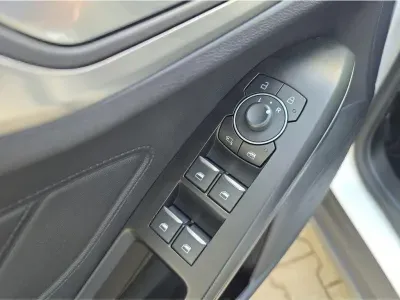 BIAŁY KOMBI FORD FOCUS z 2023 r., BENZYNA, skrzynia biegów MANUALNA 92KM, zdjęcie 9 z 23