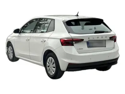 BIAŁY HATCHBACK SKODA FABIA z 2023 r., BENZYNA, skrzynia biegów MANUALNA 110KM, zdjęcie 5 z 19