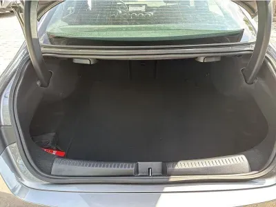 SZARY SEDAN MERCEDES CLASE CLA z 2023 r., BENZYNA, skrzynia biegów AUTOMATYCZNA 150KM, zdjęcie 3 z 18