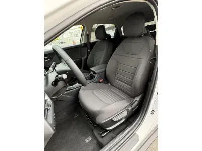 BIAŁY HATCHBACK KIA K4 z 2026 r., BENZYNA, skrzynia biegów AUTOMATYCZNA 150KM, zdjęcie 3 z 11