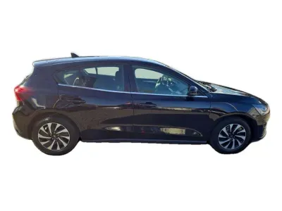 CZARNY HATCHBACK FORD FOCUS z 2023 r., BENZYNA, skrzynia biegów MANUALNA 92KM, zdjęcie 25 z 29