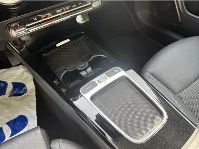 CZARNY SEDAN MERCEDES CLASE CLA z 2023 r., BENZYNA, skrzynia biegów AUTOMATYCZNA 136KM, zdjęcie 5 z 18