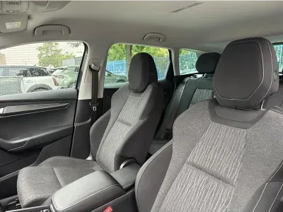 SZARY SUV SKODA KAROQ z 2021 r., BENZYNA, skrzynia biegów AUTOMATYCZNA 150KM, zdjęcie 11 z 19