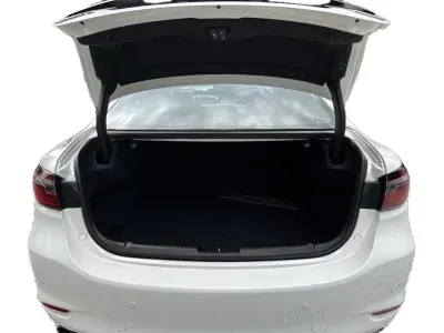 BIAŁY SEDAN MAZDA 6 z 2023 r., BENZYNA, skrzynia biegów AUTOMATYCZNA 194KM, zdjęcie 9 z 18
